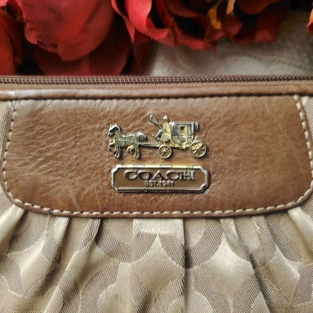Coach Signature 